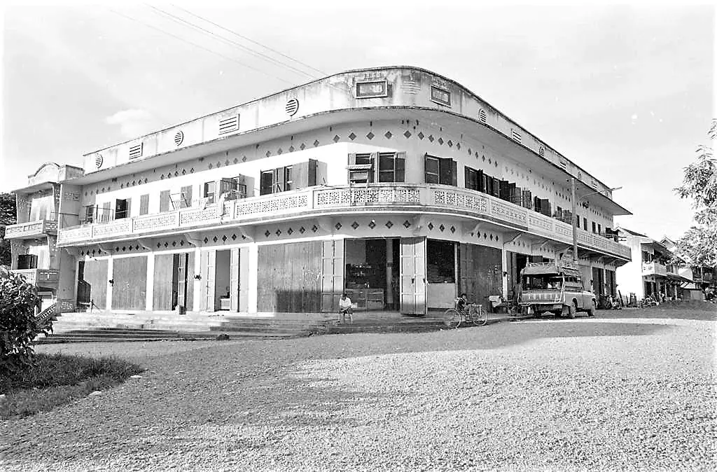Old black-and-white photograph of L’Éléphant’s building in Luang Prabang